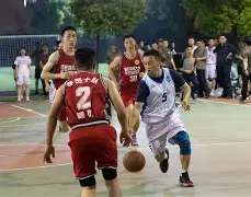 热身赛巅峰对决！蓬莱烈马队守住胜果东海风暴队，足球赛场再起波澜；团队防守值得称道的简单介绍