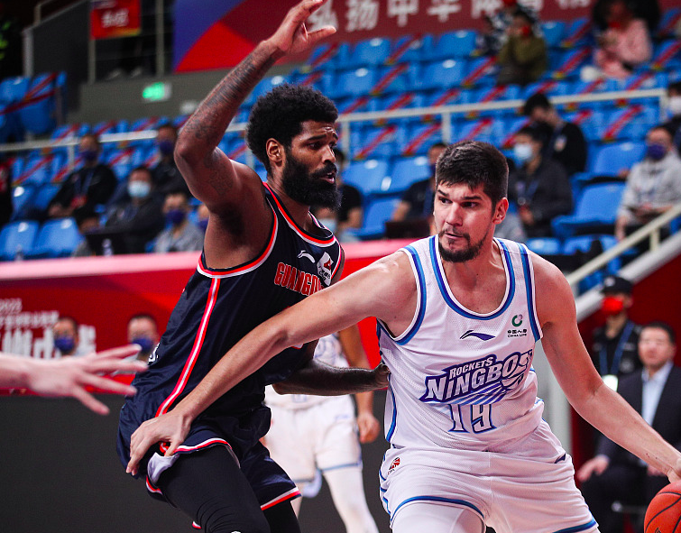 关于里程碑夜！勒沃库森战术微调；CBA季后赛集结日刷纪录；管理层满意；更衣室氛围转暖的信息